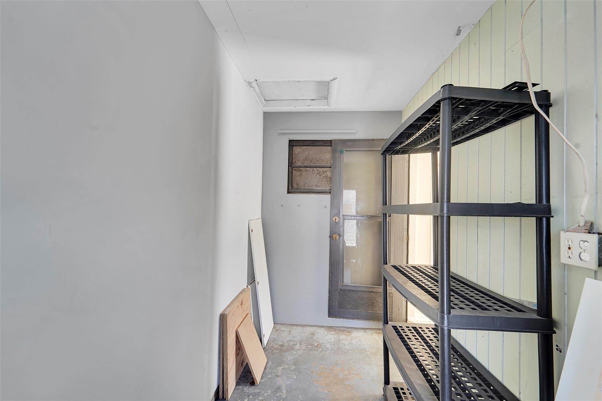 Lake Worth, Florida 33461, United States, 3 Bedrooms Bedrooms, ,2 BathroomsBathrooms,Residential,Pending,209694