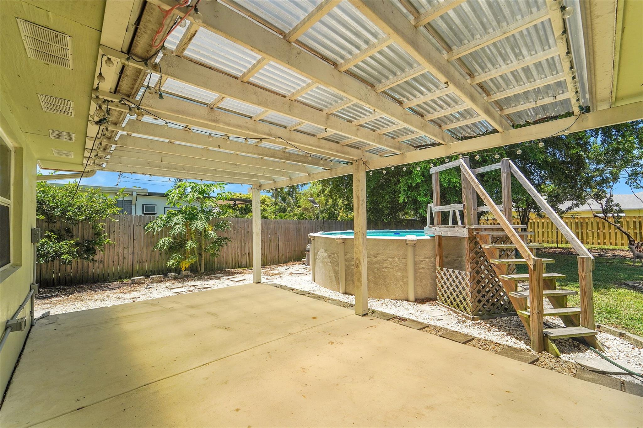 Lake Worth, Florida 33461, United States, 3 Bedrooms Bedrooms, ,2 BathroomsBathrooms,Residential,Pending,209694