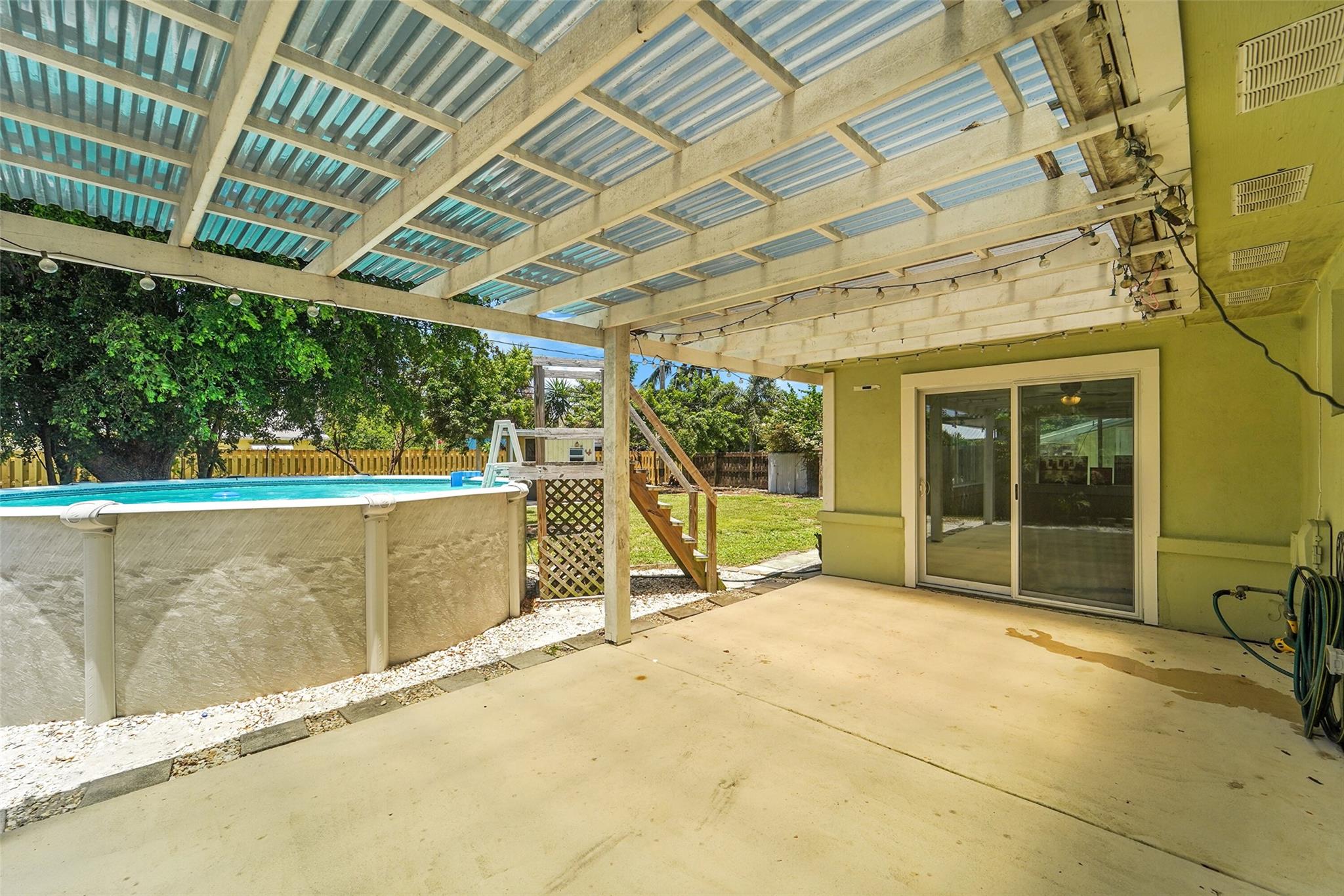 Lake Worth, Florida 33461, United States, 3 Bedrooms Bedrooms, ,2 BathroomsBathrooms,Residential,Pending,209694