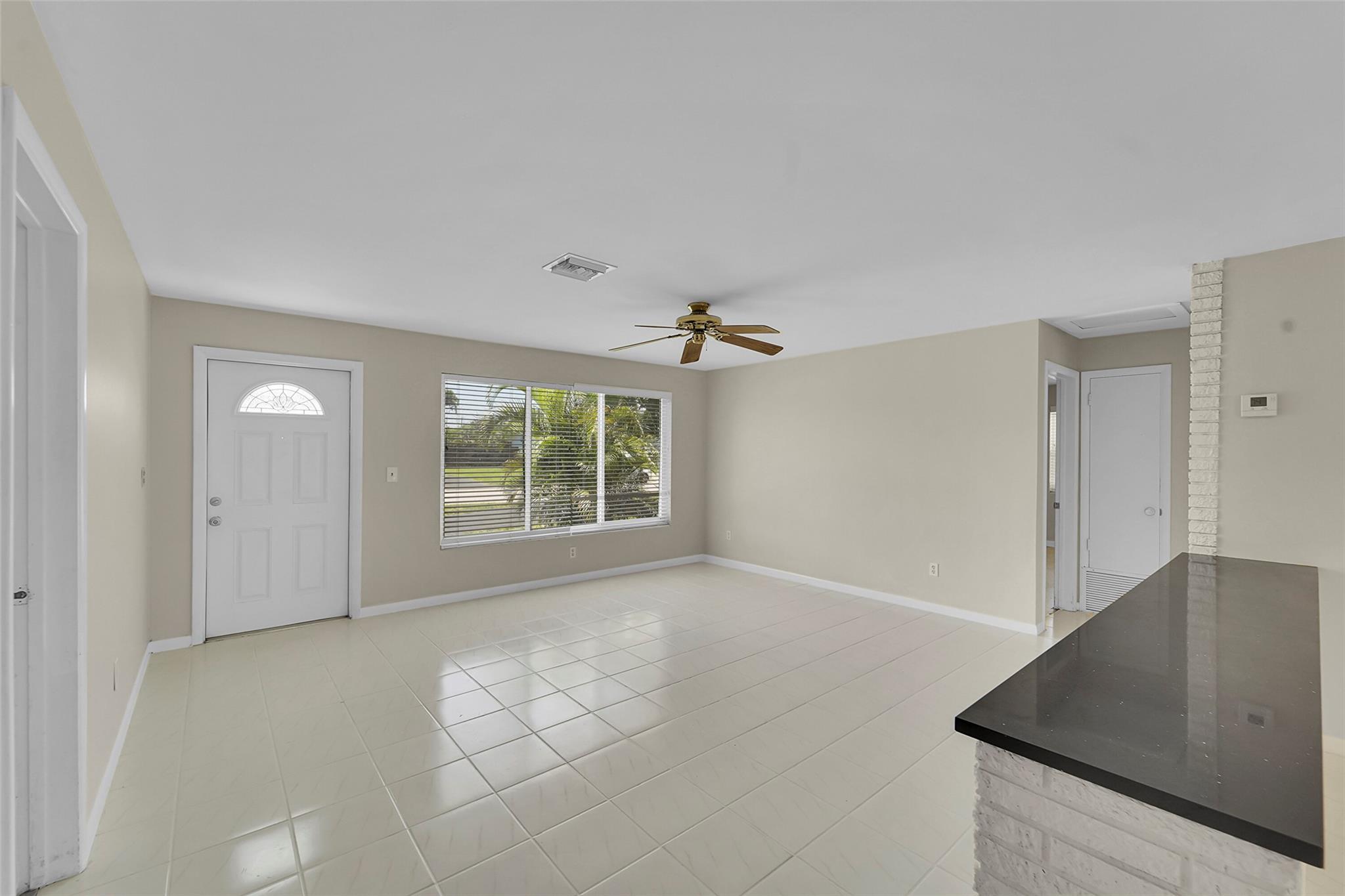 Lake Worth, Florida 33461, United States, 3 Bedrooms Bedrooms, ,2 BathroomsBathrooms,Residential,Pending,209694