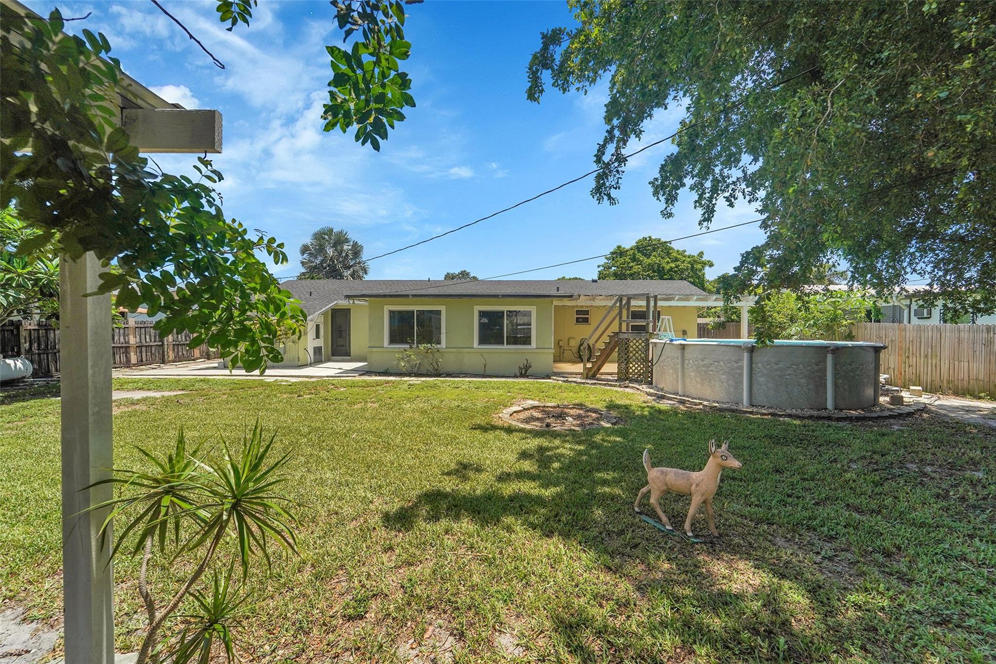 Lake Worth, Florida 33461, United States, 3 Bedrooms Bedrooms, ,2 BathroomsBathrooms,Residential,Pending,209694