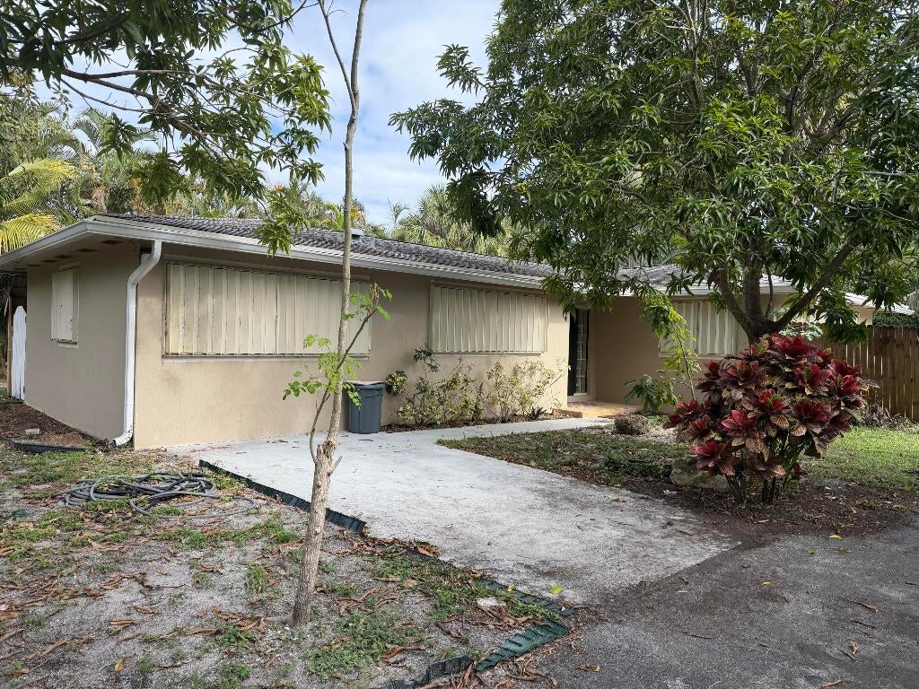 Photo of 982 Overbrook Place, West Palm Beach, FL 33413 (MLS # R11151738)