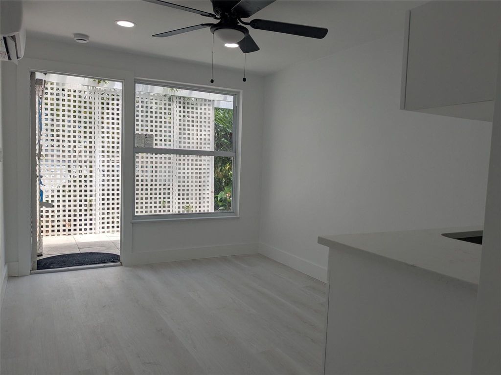 Photo of 21 SE 11 Avenue #Efficiency, Fort Lauderdale, FL 33301 (MLS # B26024297)
