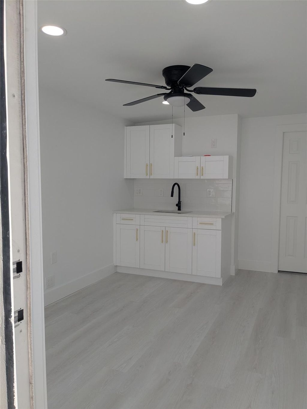 Photo of 21 SE 11 Avenue #Efficiency, Fort Lauderdale, FL 33301 (MLS # B26024297)