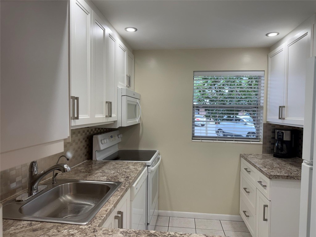 Lauderdale Oaks - Residential