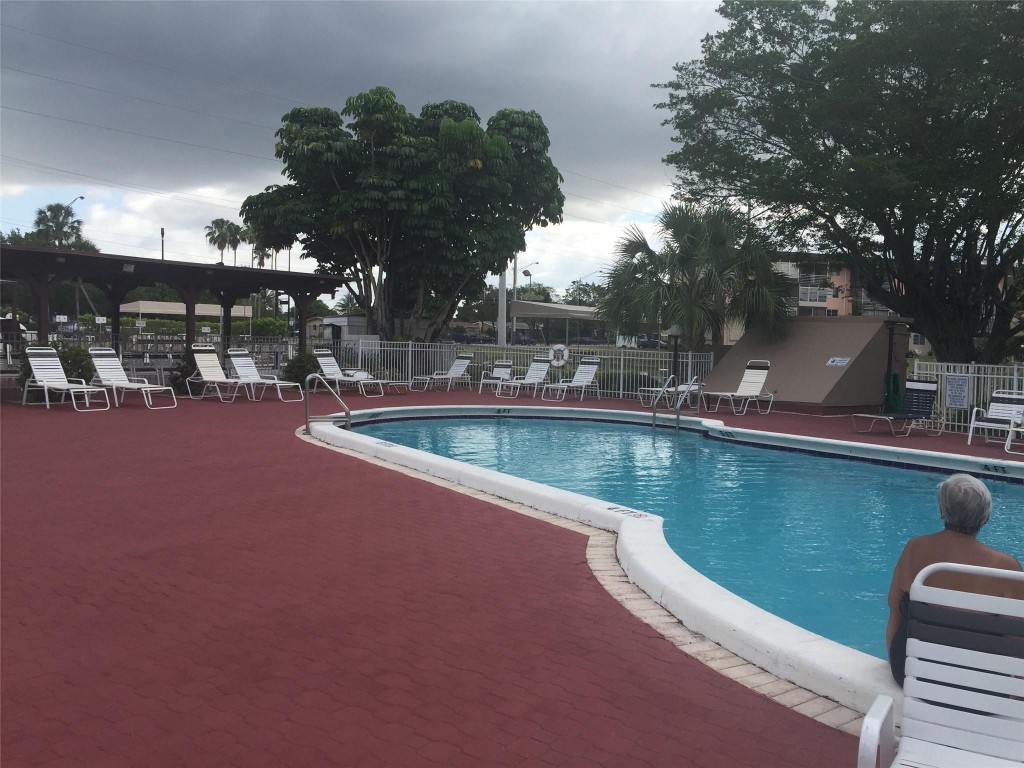 Lauderdale Oaks - Residential