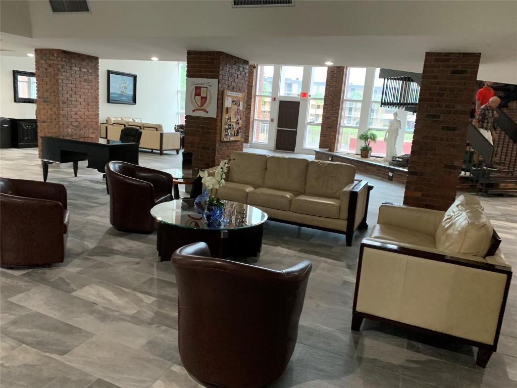 Lauderdale Oaks - Residential