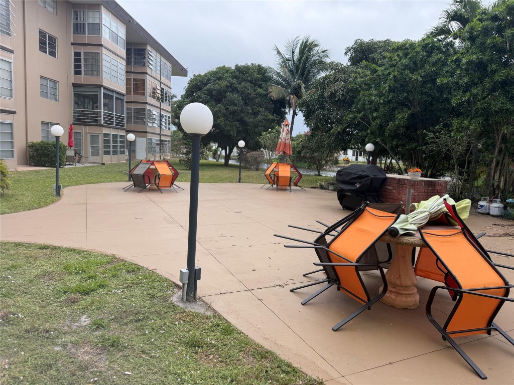 Lauderdale Oaks - Residential