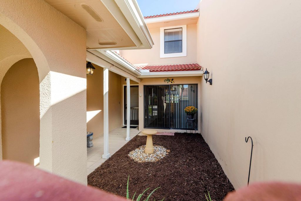 Photo of 810 Windermere Way, Palm Beach Gardens, FL 33418 (MLS # R10933723)