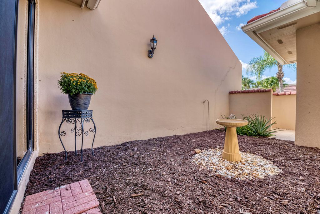 Photo of 810 Windermere Way, Palm Beach Gardens, FL 33418 (MLS # R10933723)