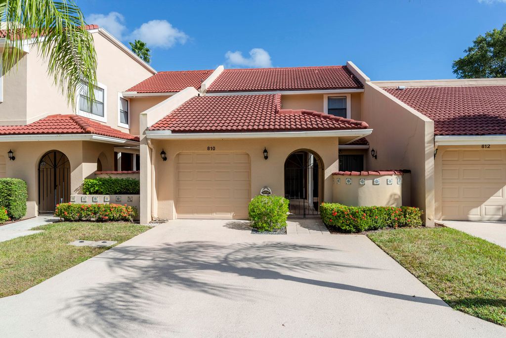 Photo of 810 Windermere Way, Palm Beach Gardens, FL 33418 (MLS # R10933723)