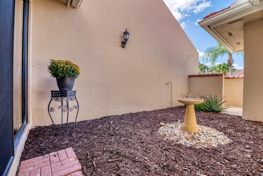 Photo of 810 Windermere Way, Palm Beach Gardens, FL 33418 (MLS # R10933723)