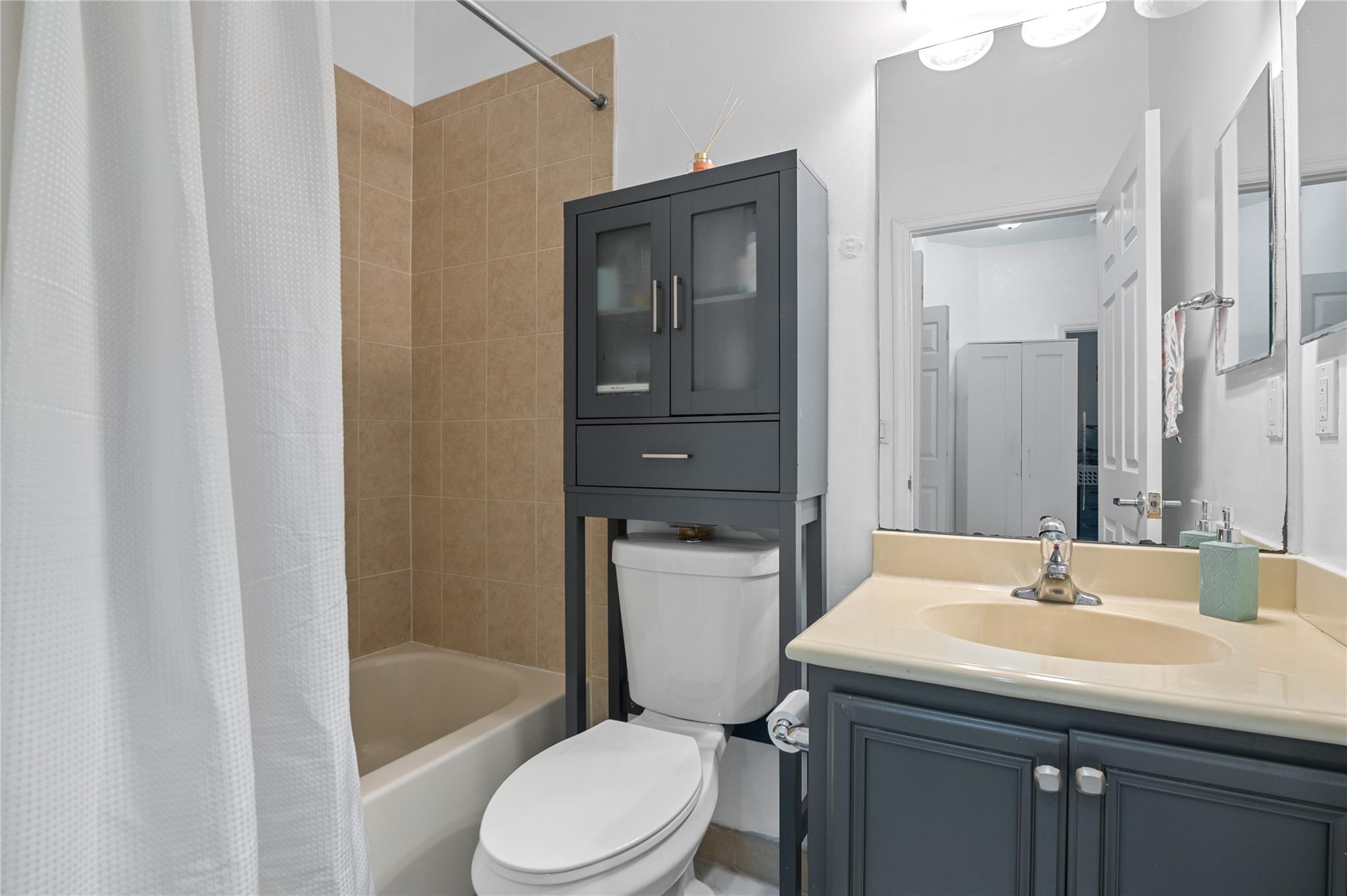 HAMPTON HILLS - Residential
