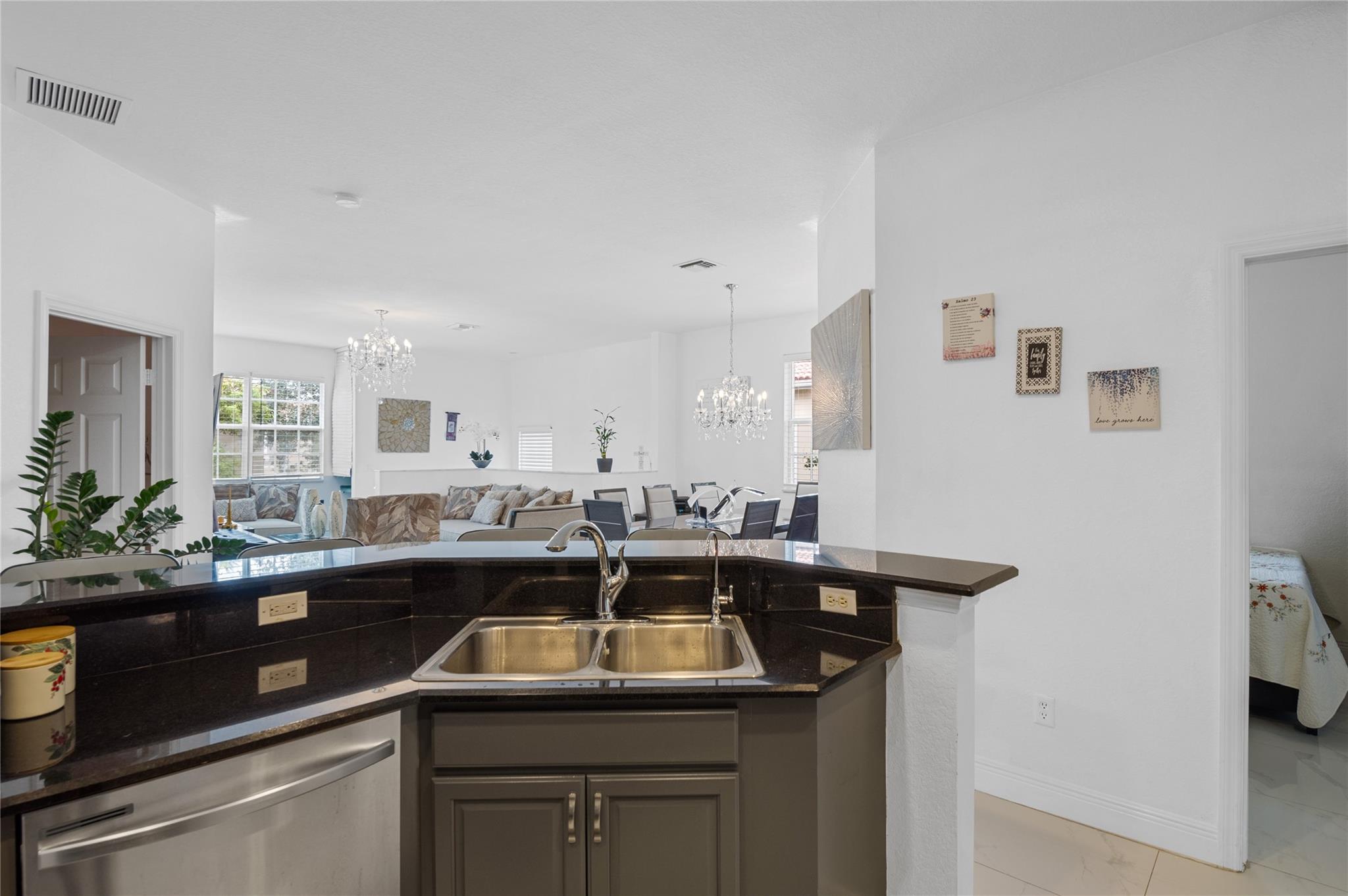 HAMPTON HILLS - Residential