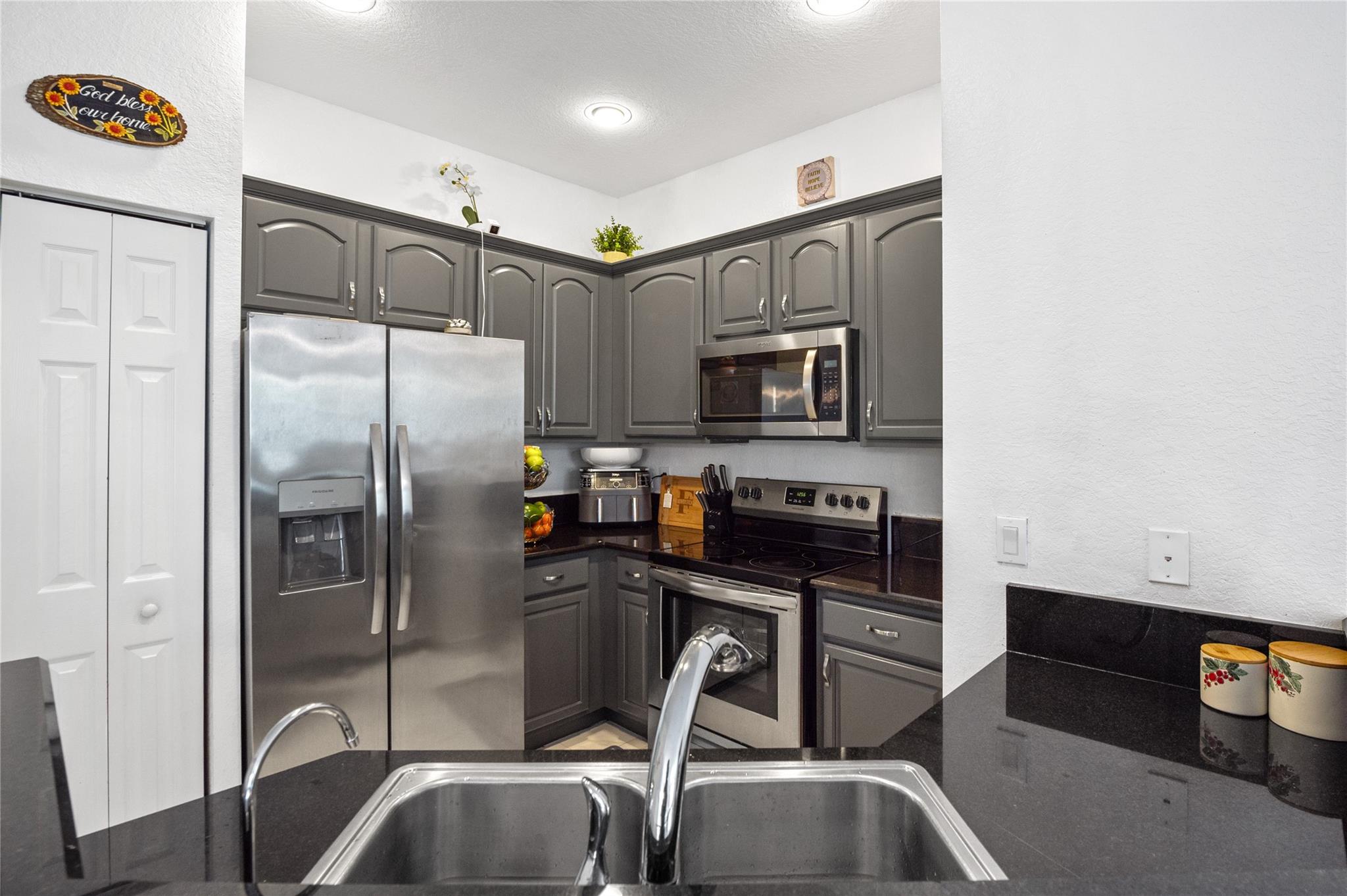 HAMPTON HILLS - Residential