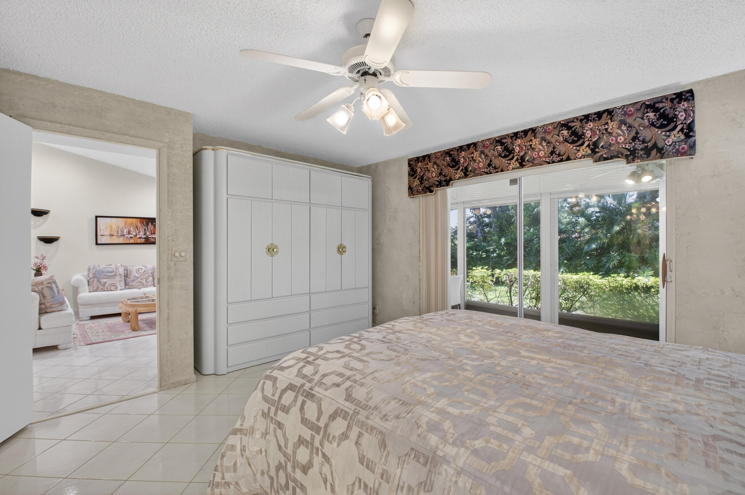 EMERALD POINTE 1 - Residential