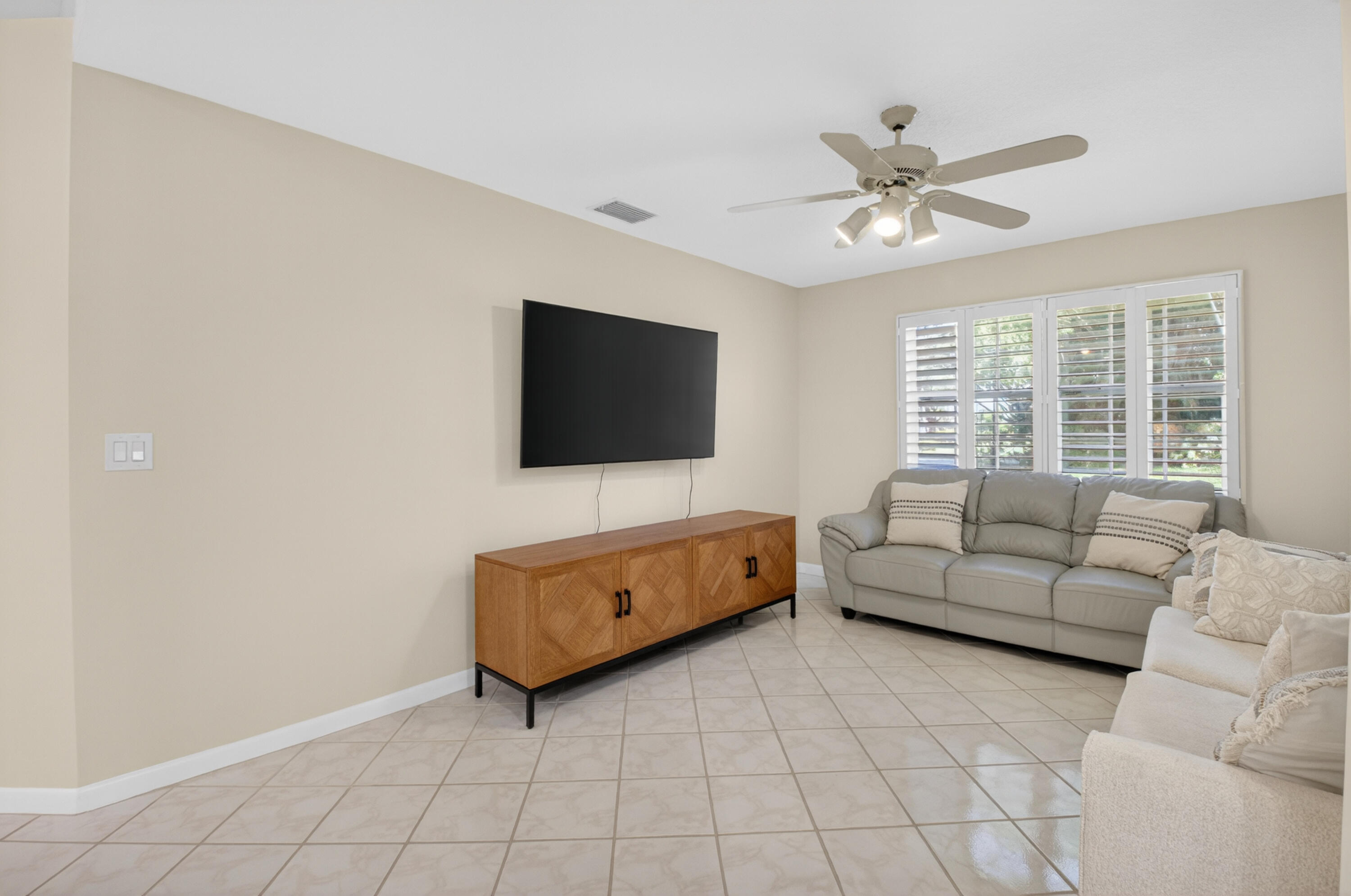 EMERALD POINTE 1 - Residential