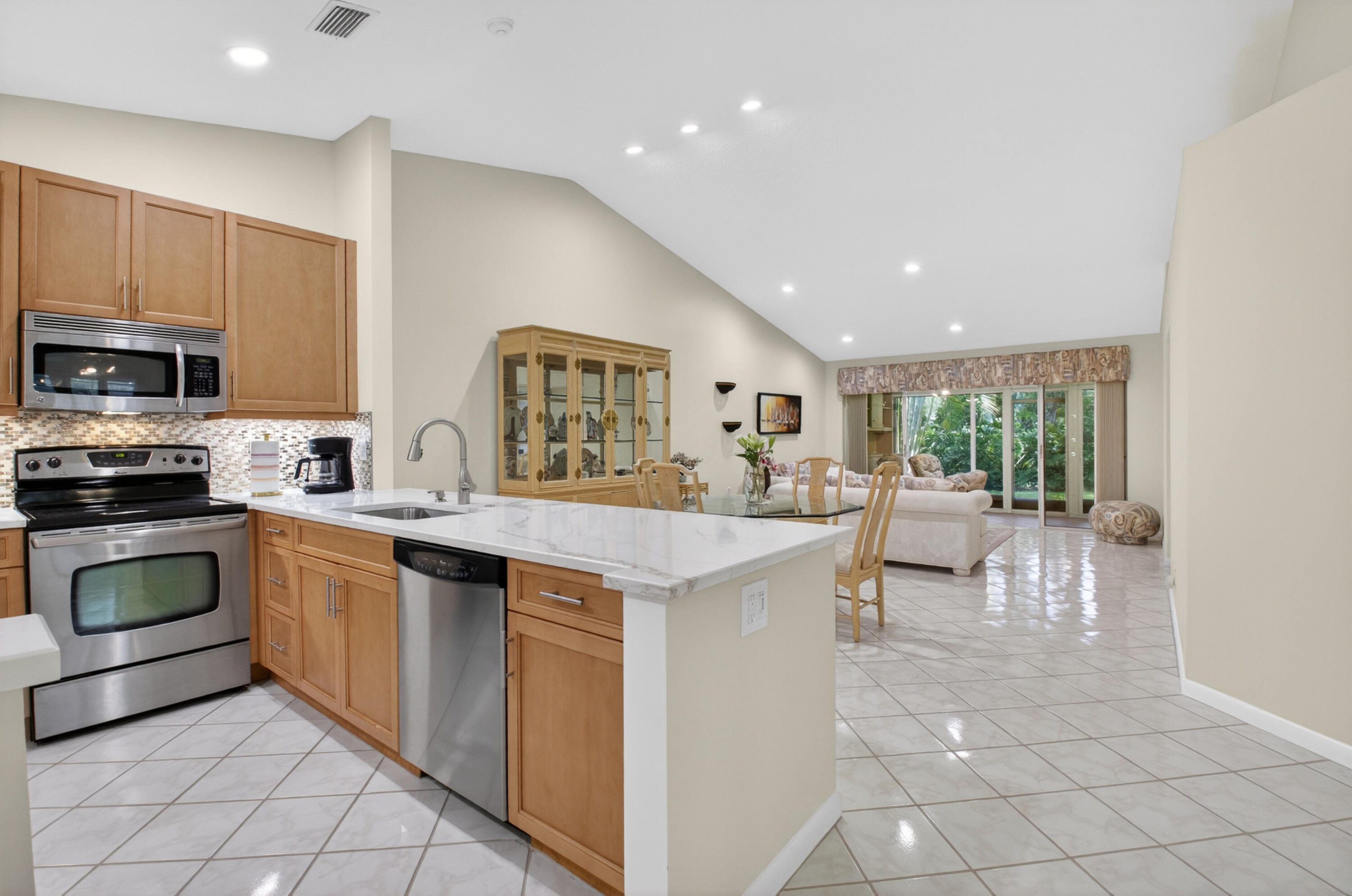 EMERALD POINTE 1 - Residential