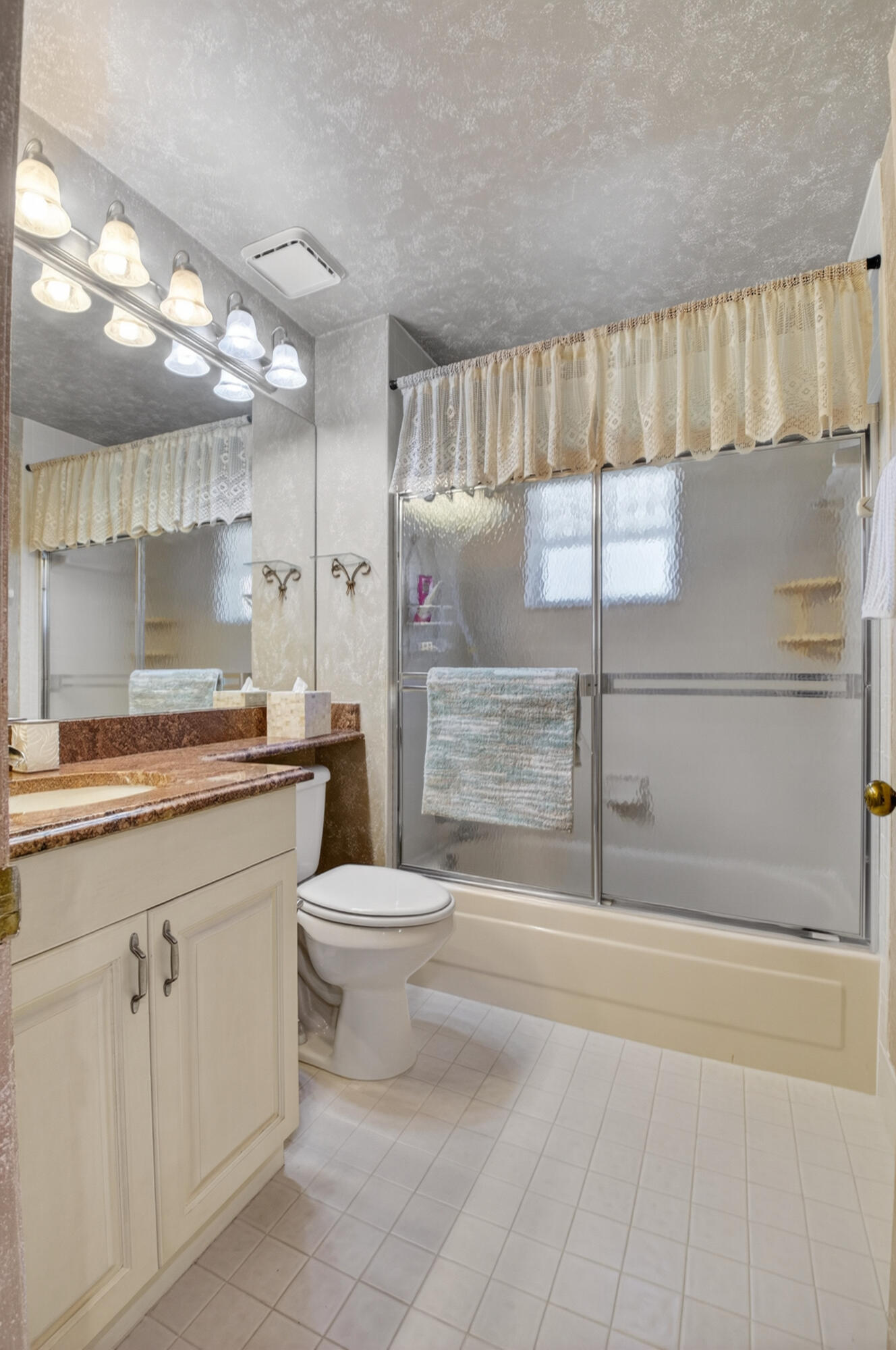 EMERALD POINTE 1 - Residential