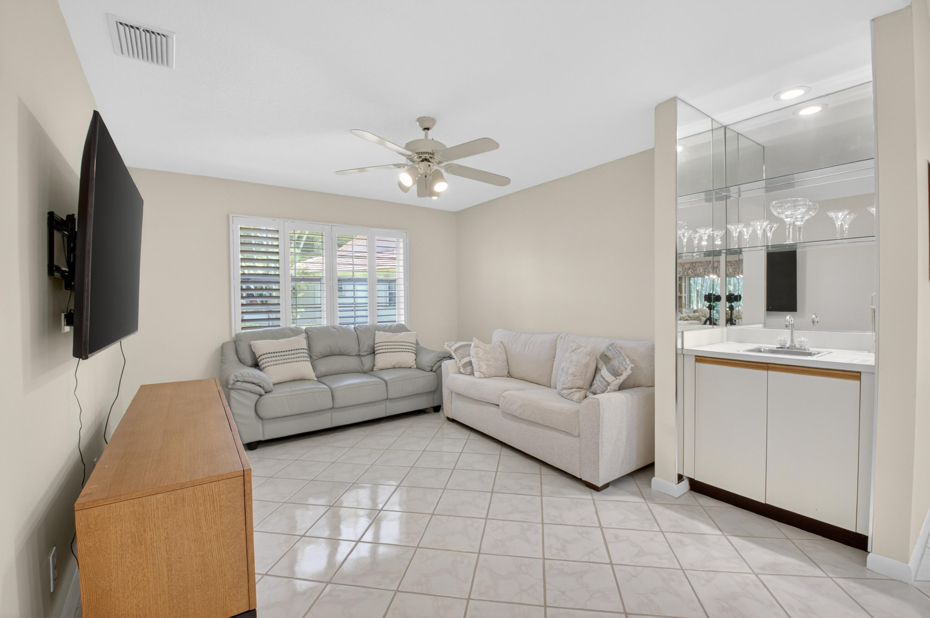 EMERALD POINTE 1 - Residential