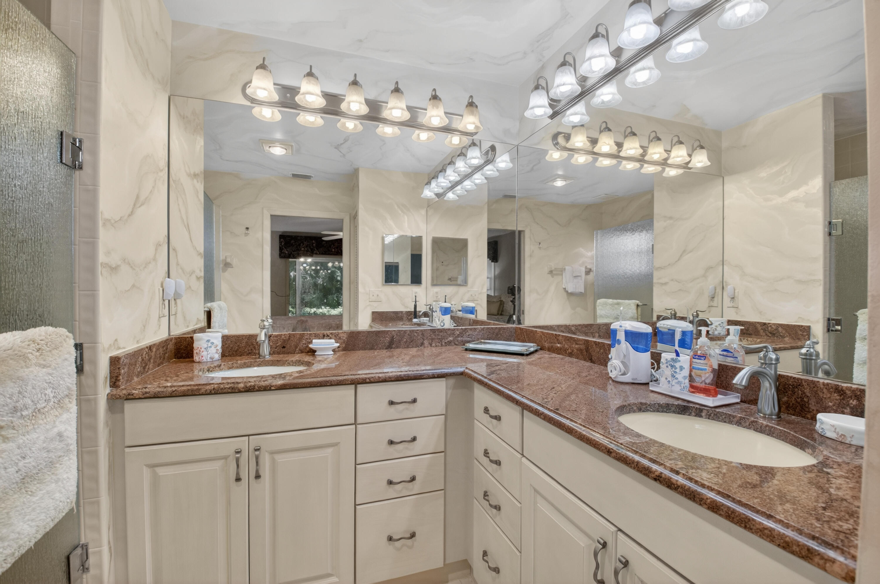 EMERALD POINTE 1 - Residential