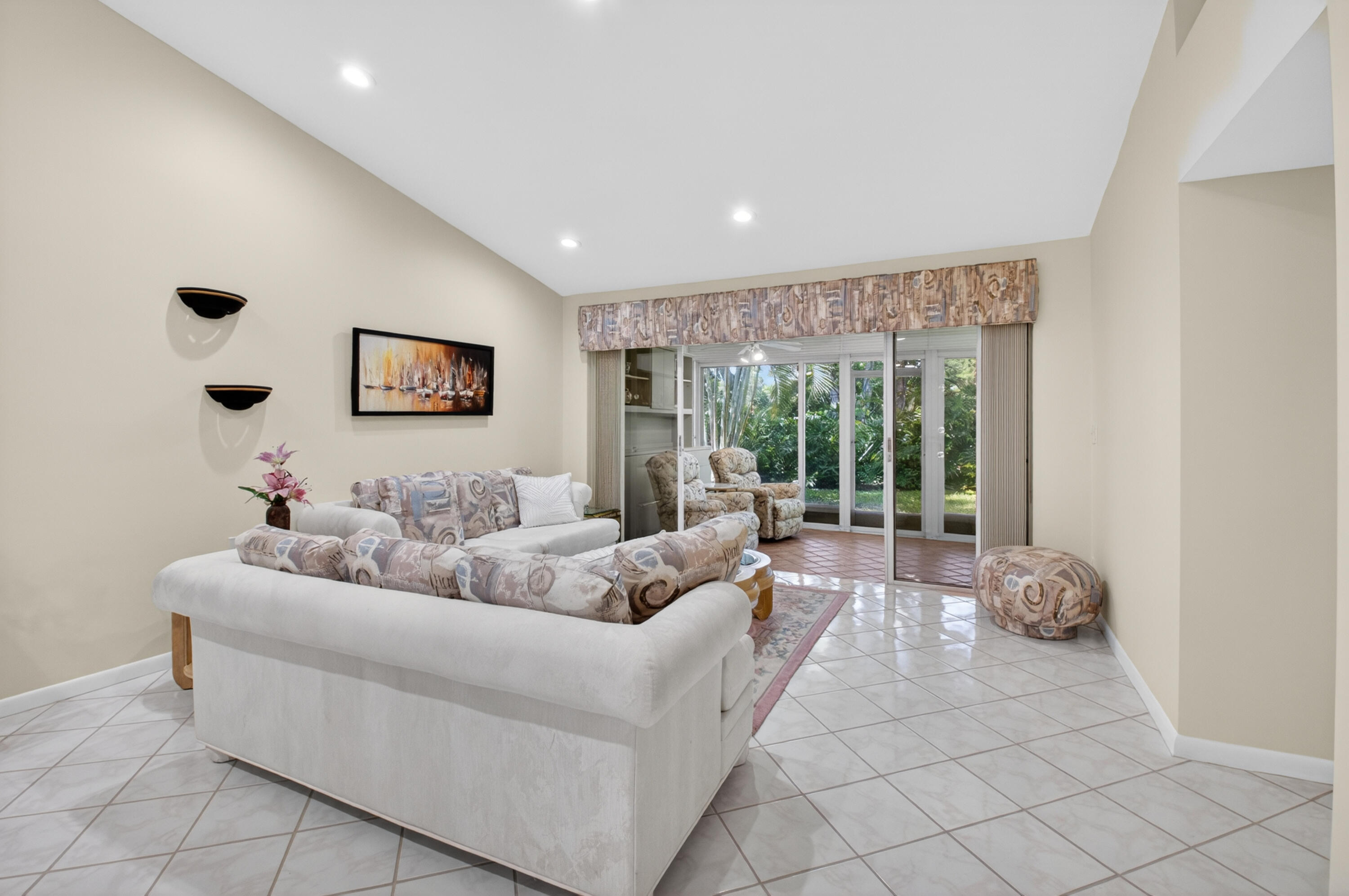 EMERALD POINTE 1 - Residential