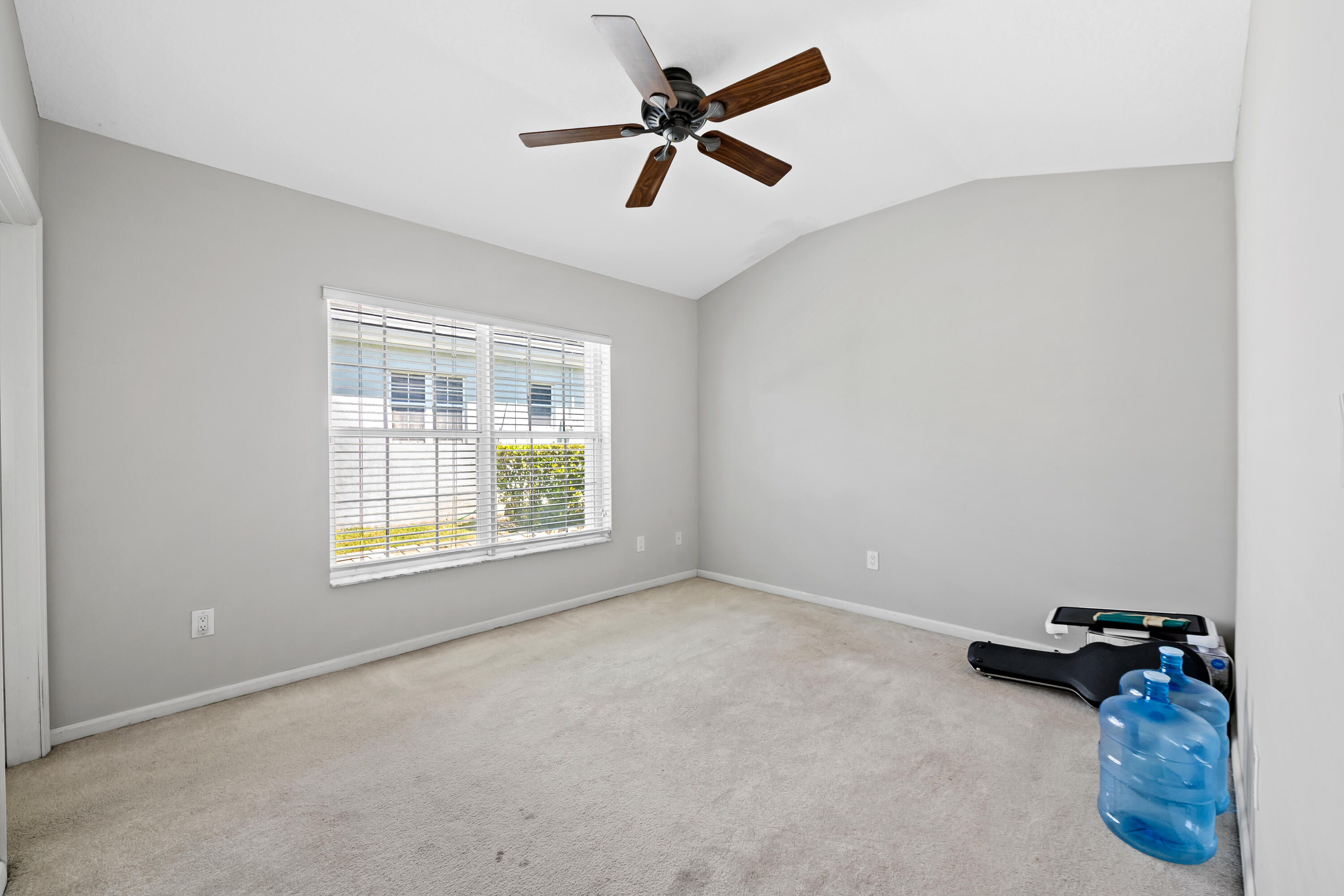 ROLLING HILLS GOLF & TENNIS CLUB - Residential