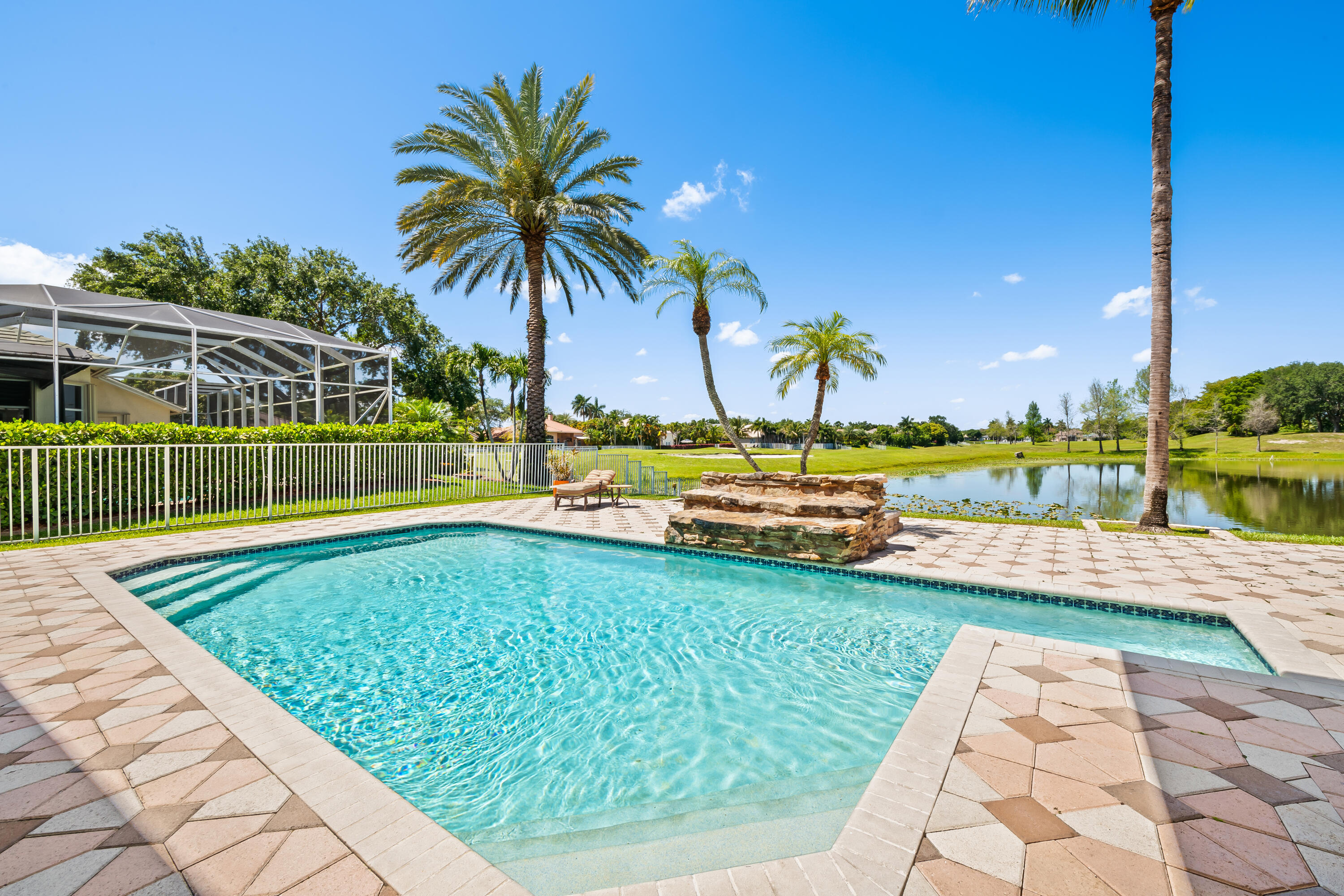 ROLLING HILLS GOLF & TENNIS CLUB - Residential