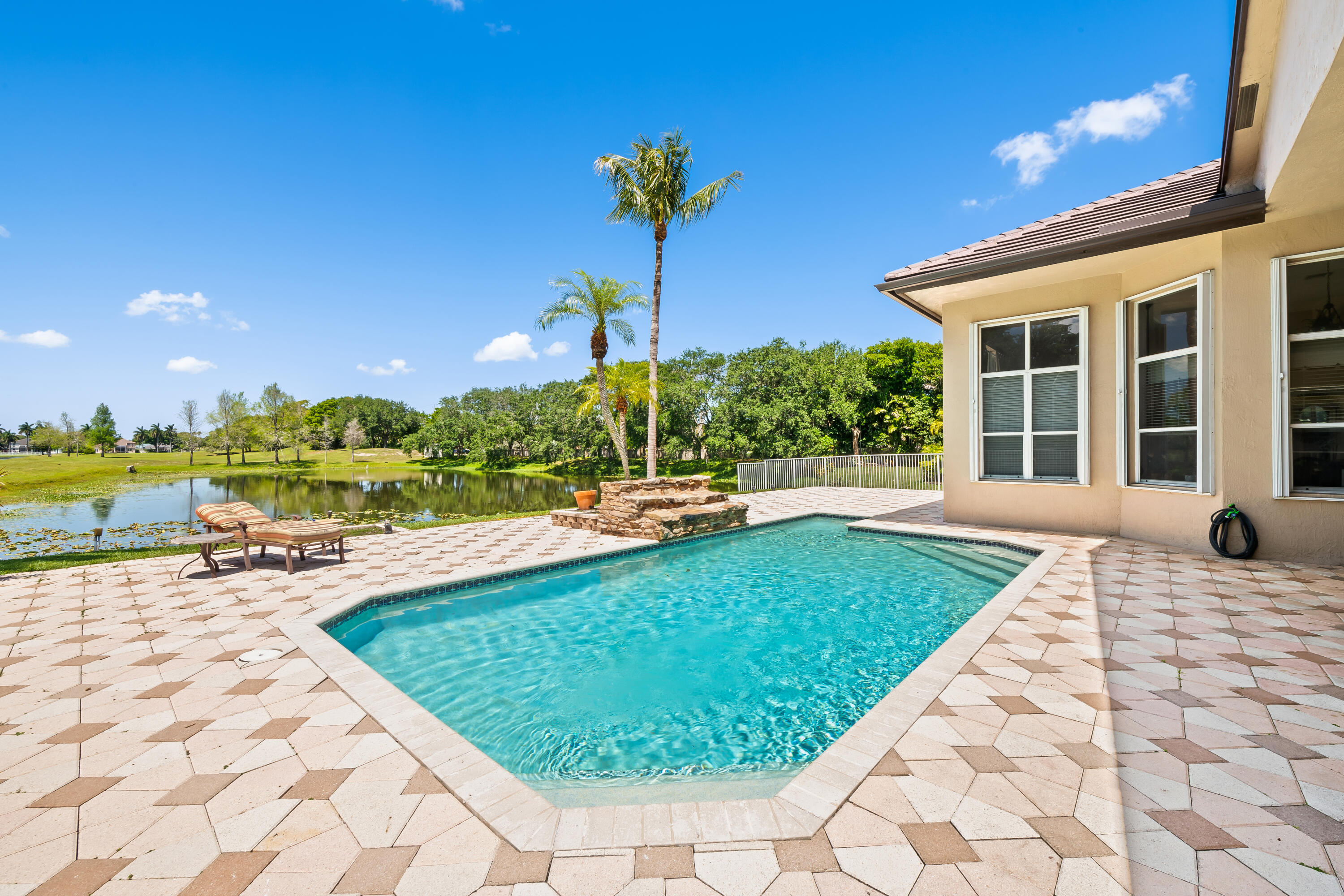 ROLLING HILLS GOLF & TENNIS CLUB - Residential