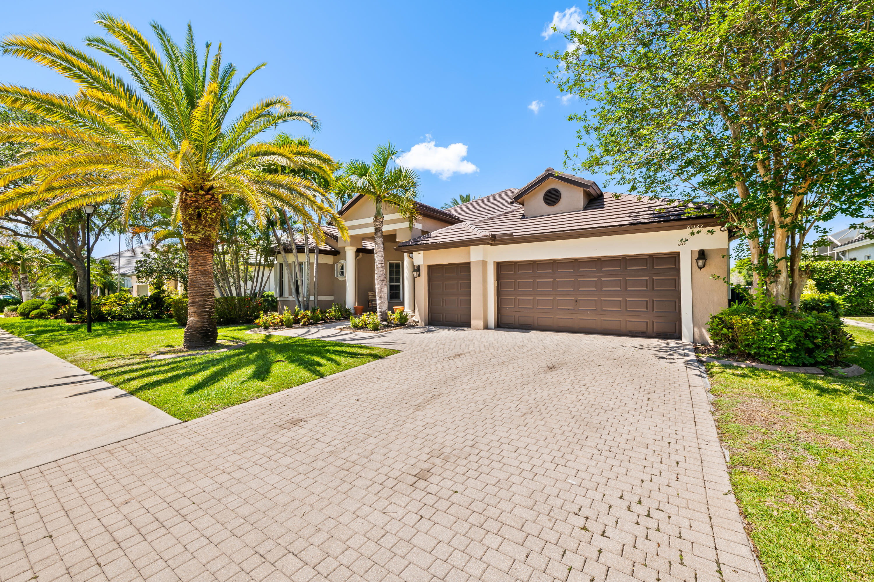 ROLLING HILLS GOLF & TENNIS CLUB - Residential