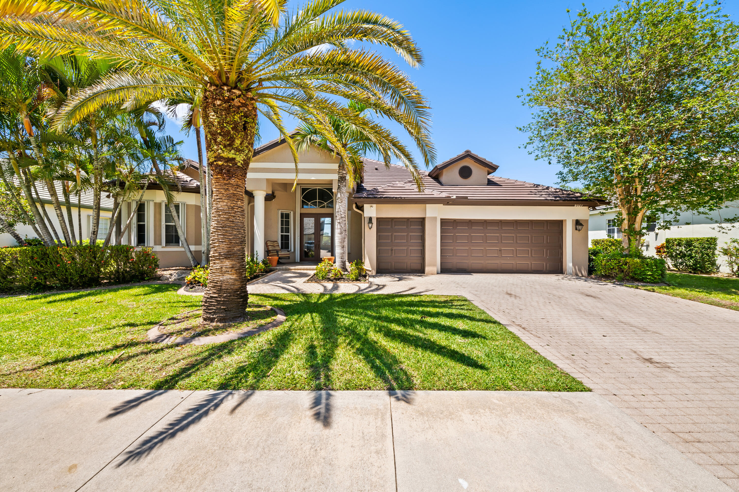 ROLLING HILLS GOLF & TENNIS CLUB - Residential