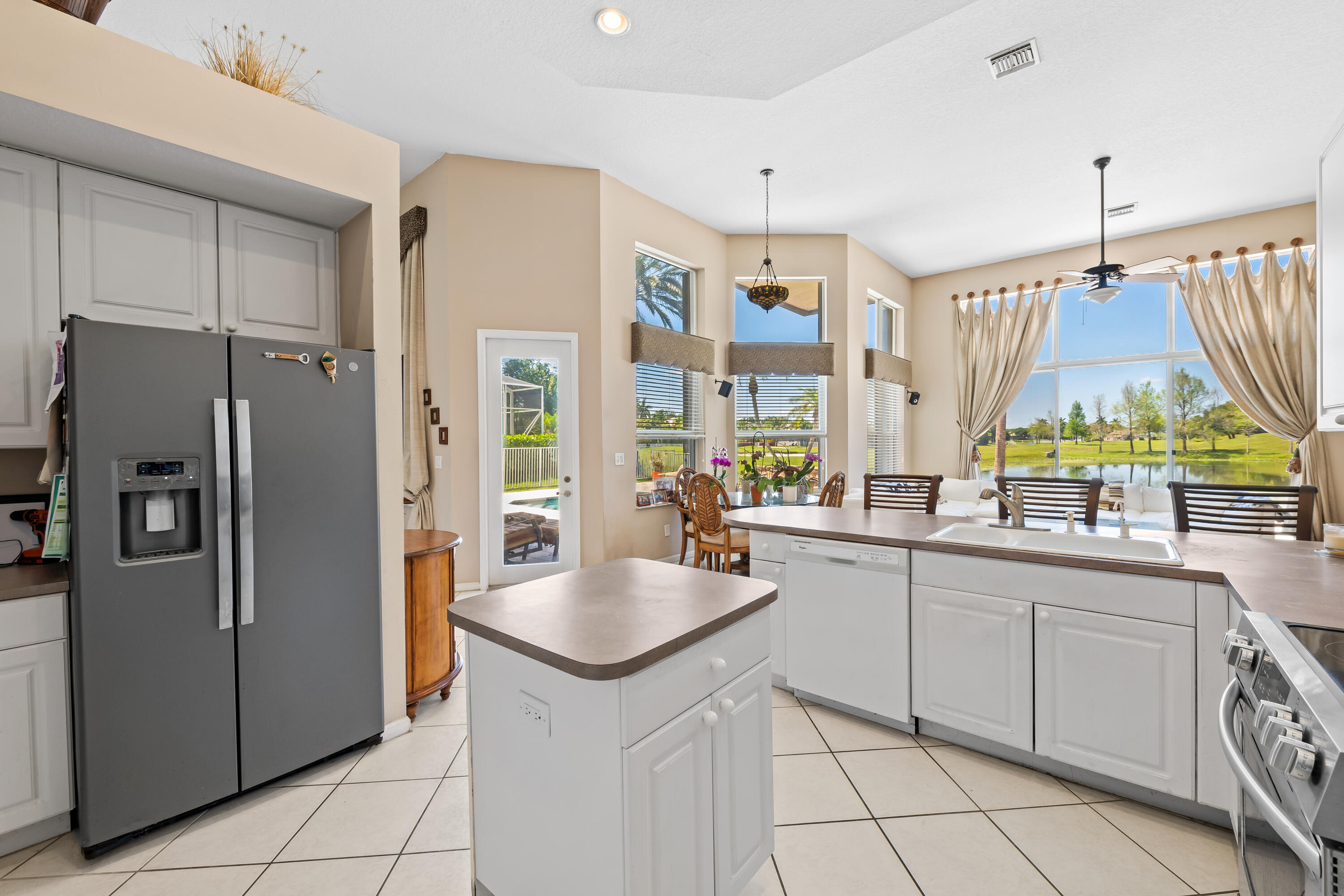 ROLLING HILLS GOLF & TENNIS CLUB - Residential