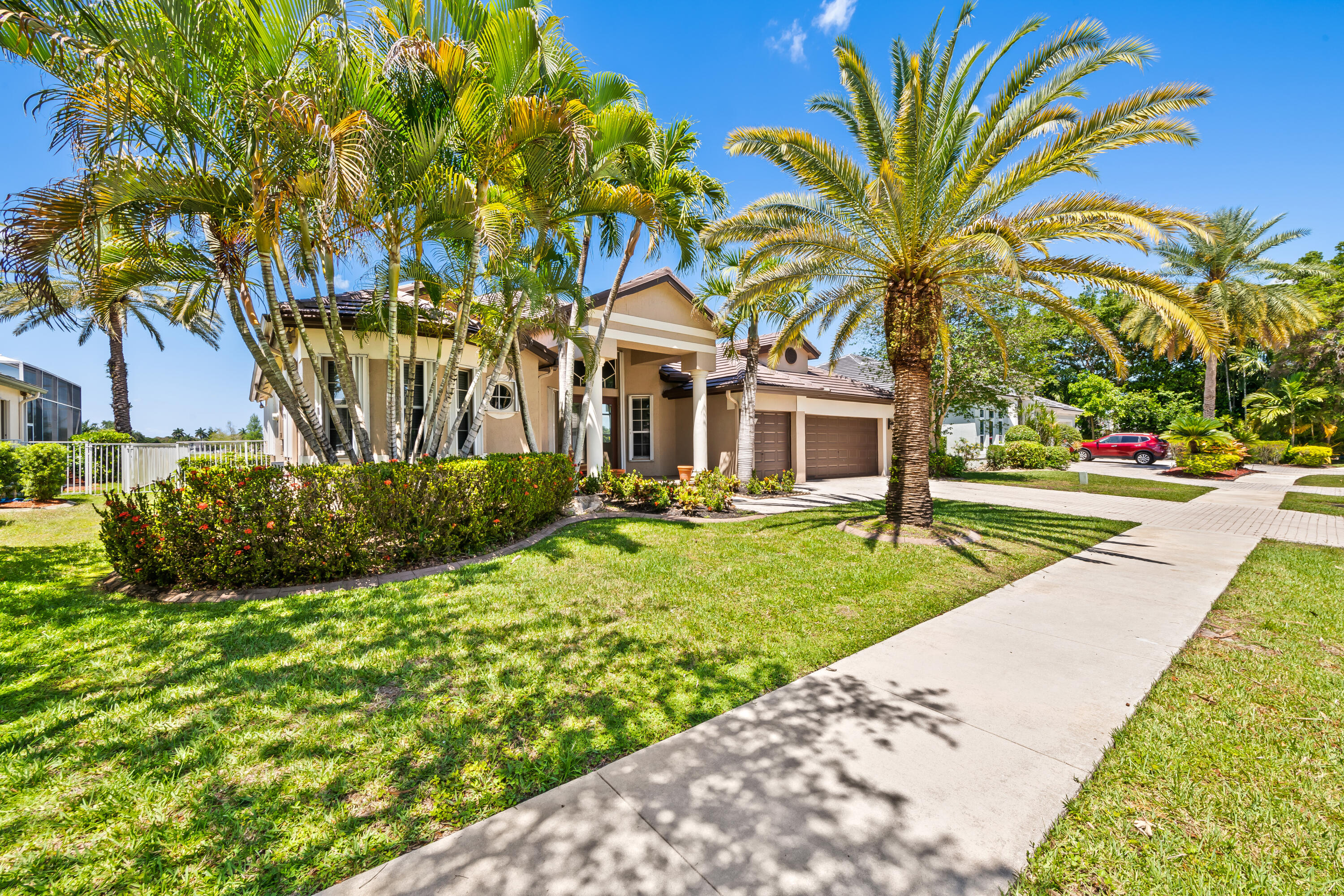 ROLLING HILLS GOLF & TENNIS CLUB - Residential