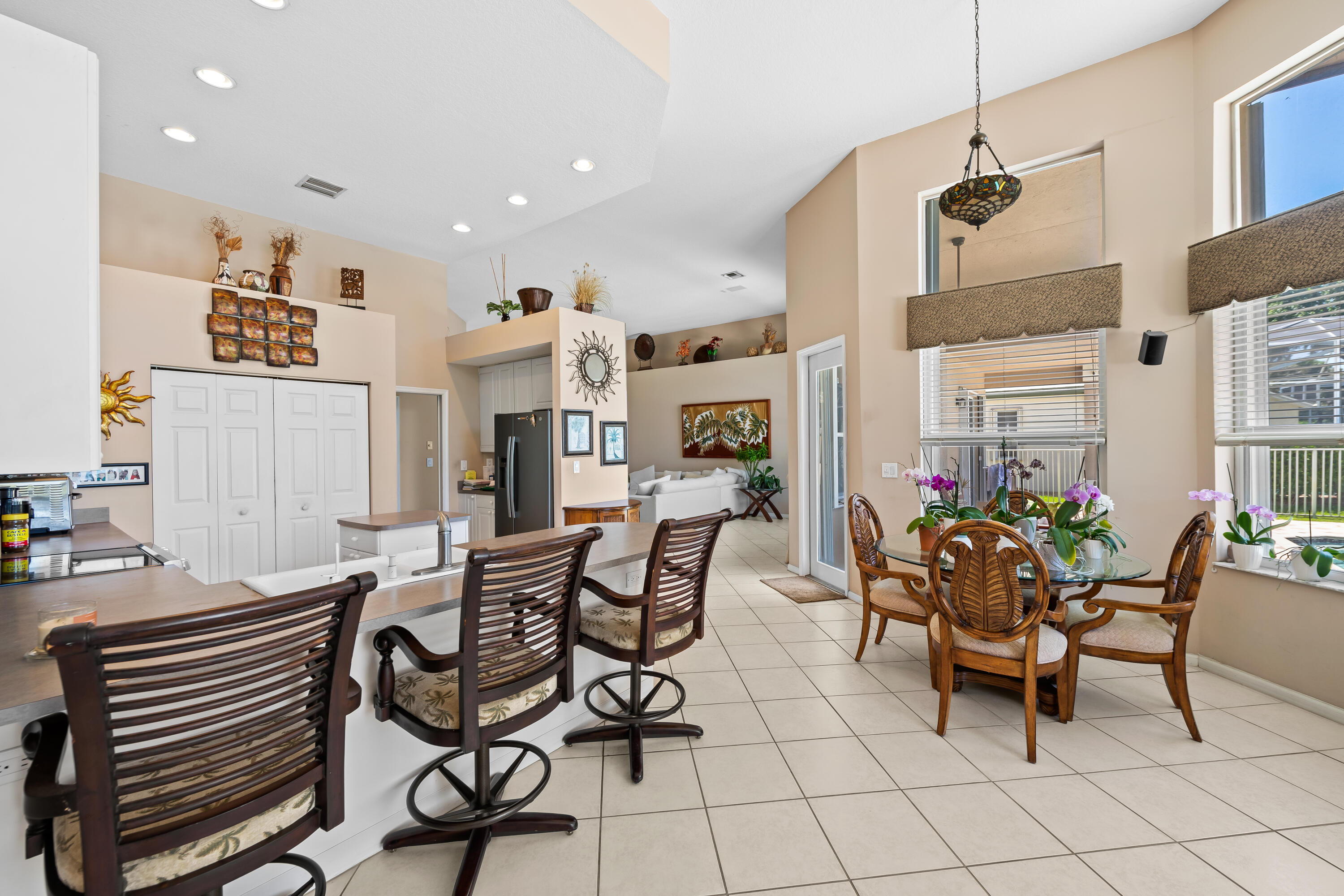 ROLLING HILLS GOLF & TENNIS CLUB - Residential