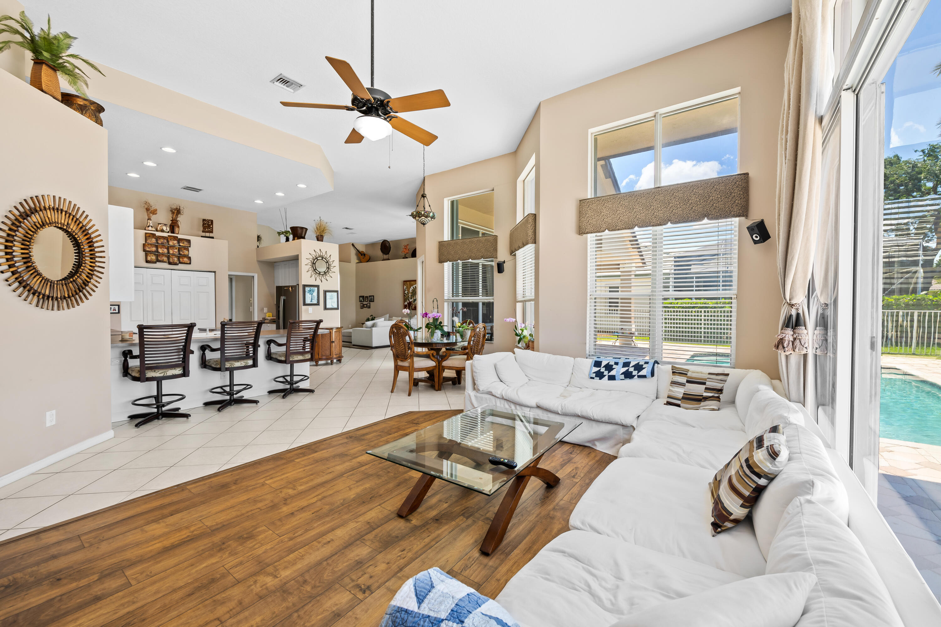 ROLLING HILLS GOLF & TENNIS CLUB - Residential