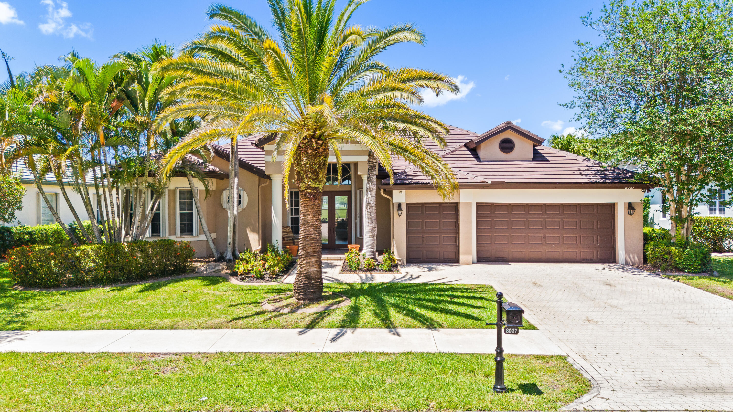 ROLLING HILLS GOLF & TENNIS CLUB - Residential
