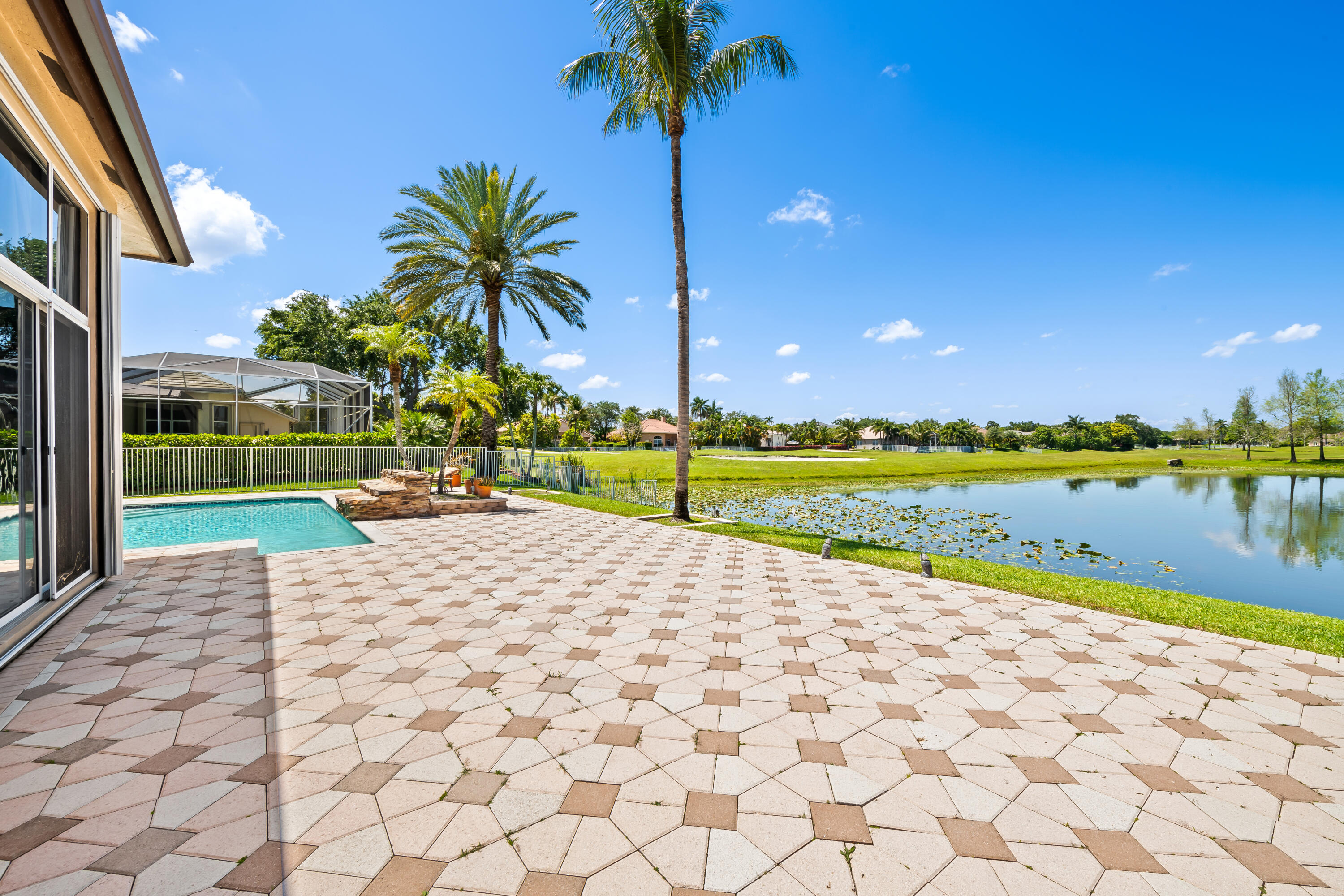 ROLLING HILLS GOLF & TENNIS CLUB - Residential