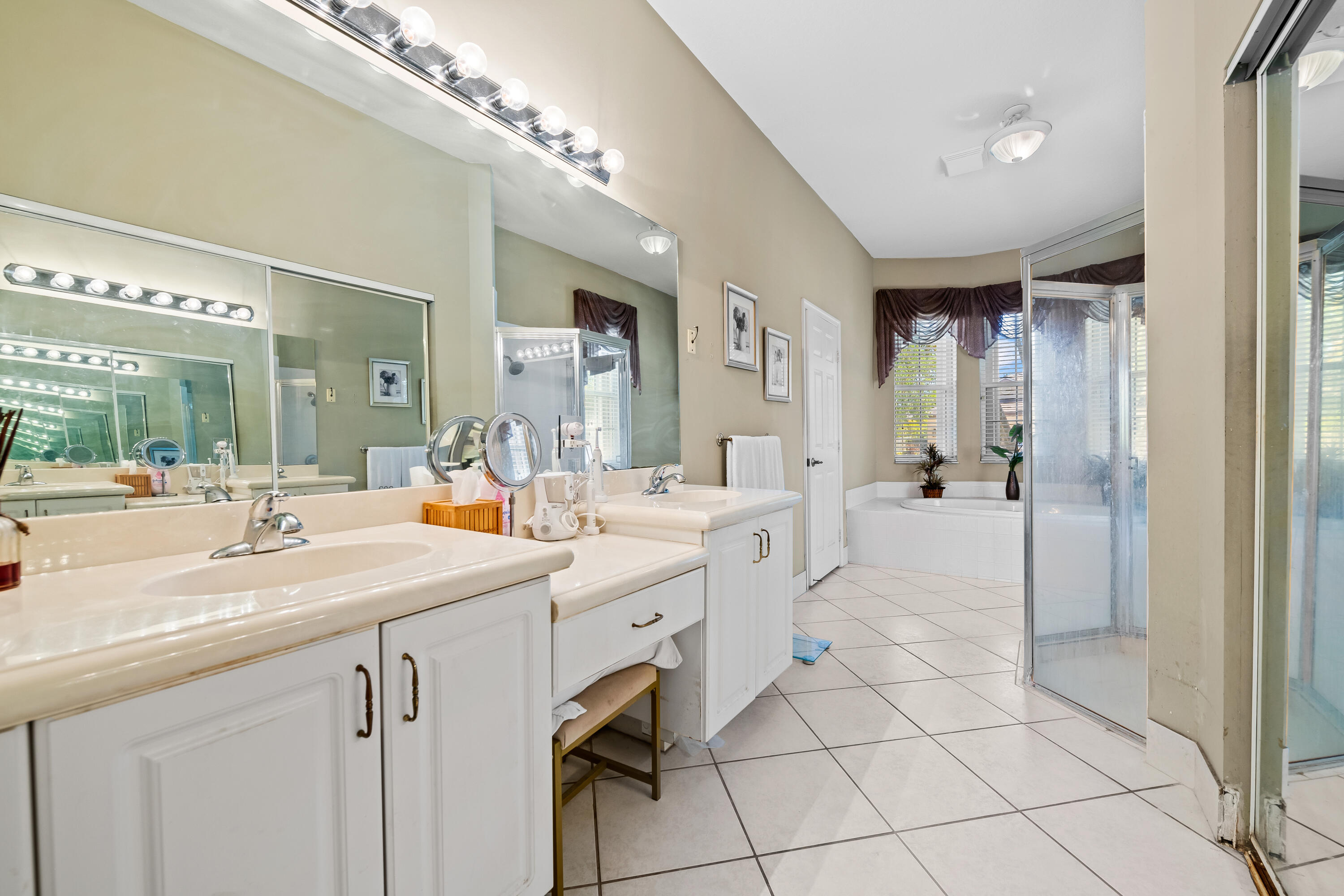 ROLLING HILLS GOLF & TENNIS CLUB - Residential