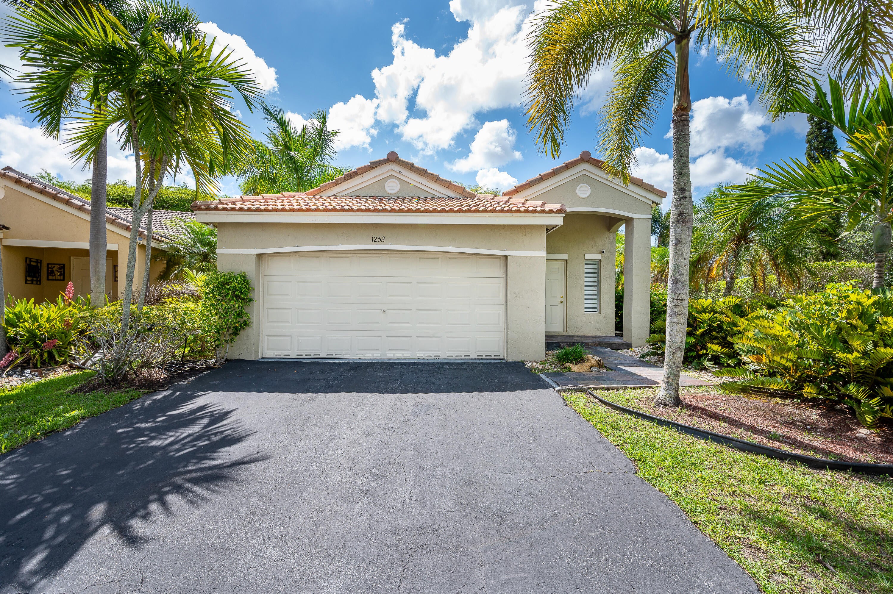 1252 Sabal Trail, Weston FL 33327