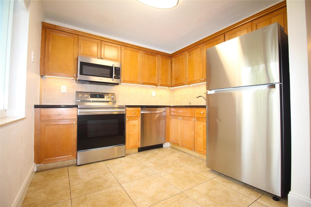 Photo of 820 NE 28th Street #2, Wilton Manors, FL 33334 (MLS # B26042556)