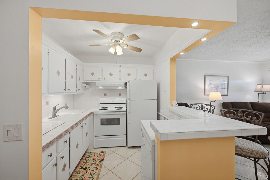 Photo of 47 Berkshire B Crescent #B, West Palm Beach, FL 33417 (MLS # R11162095)