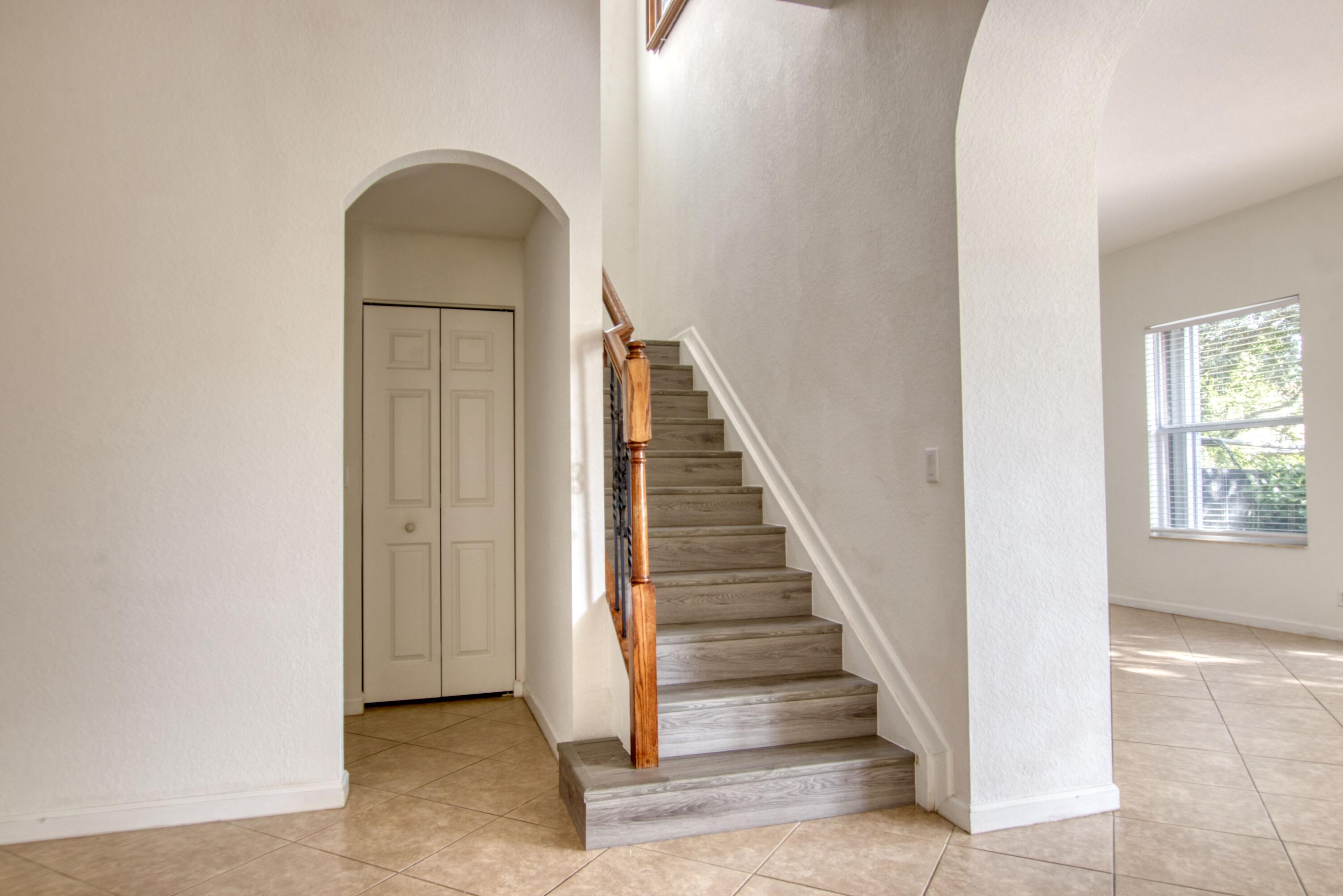 KNOLLWOOD PUD - Residential Lease