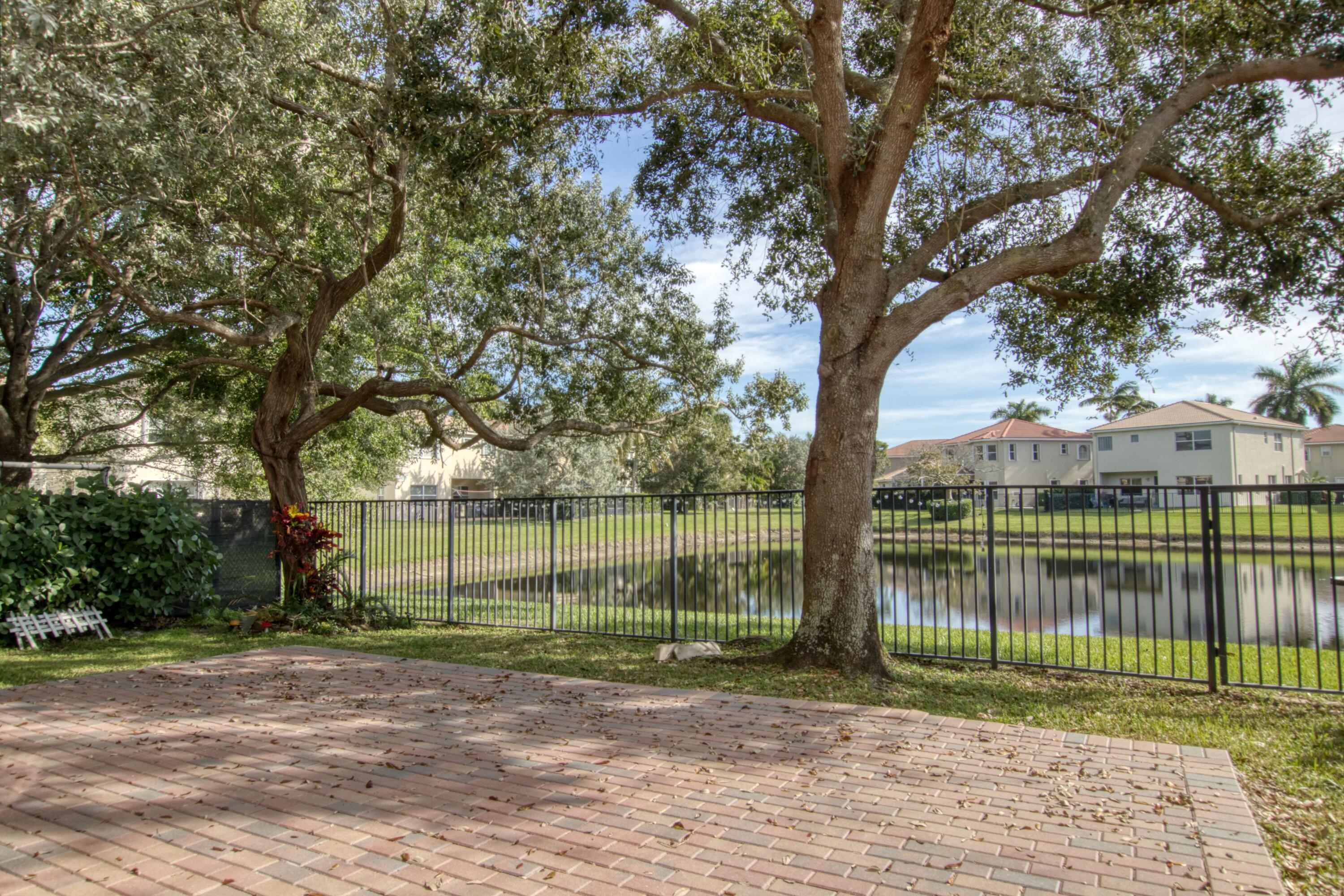 KNOLLWOOD PUD - Residential Lease