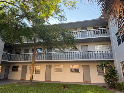 Tiny photo for 900 TALLWOOD Avenue #107, Hollywood, FL 33021 (MLS # B26088379)