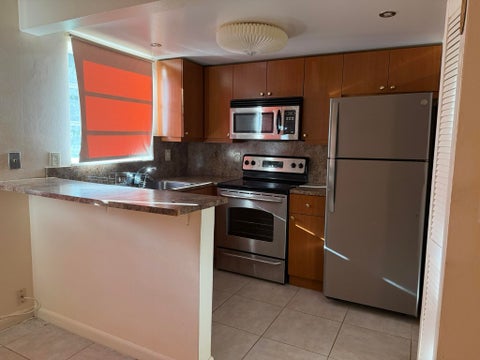 Tiny photo for 900 TALLWOOD Avenue #107, Hollywood, FL 33021 (MLS # B26088379)