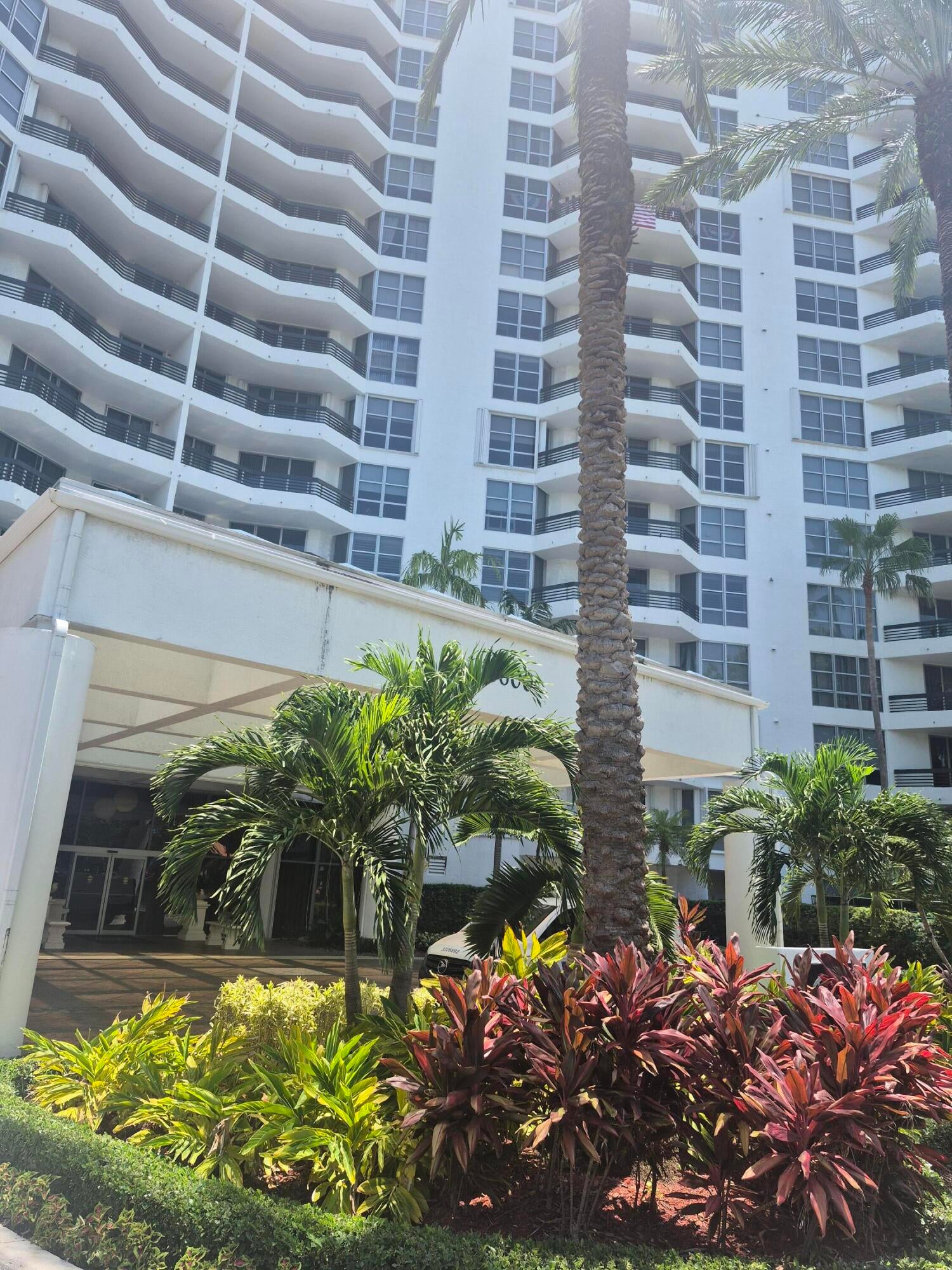 3600 MYSTIC POINTE Drive 1202