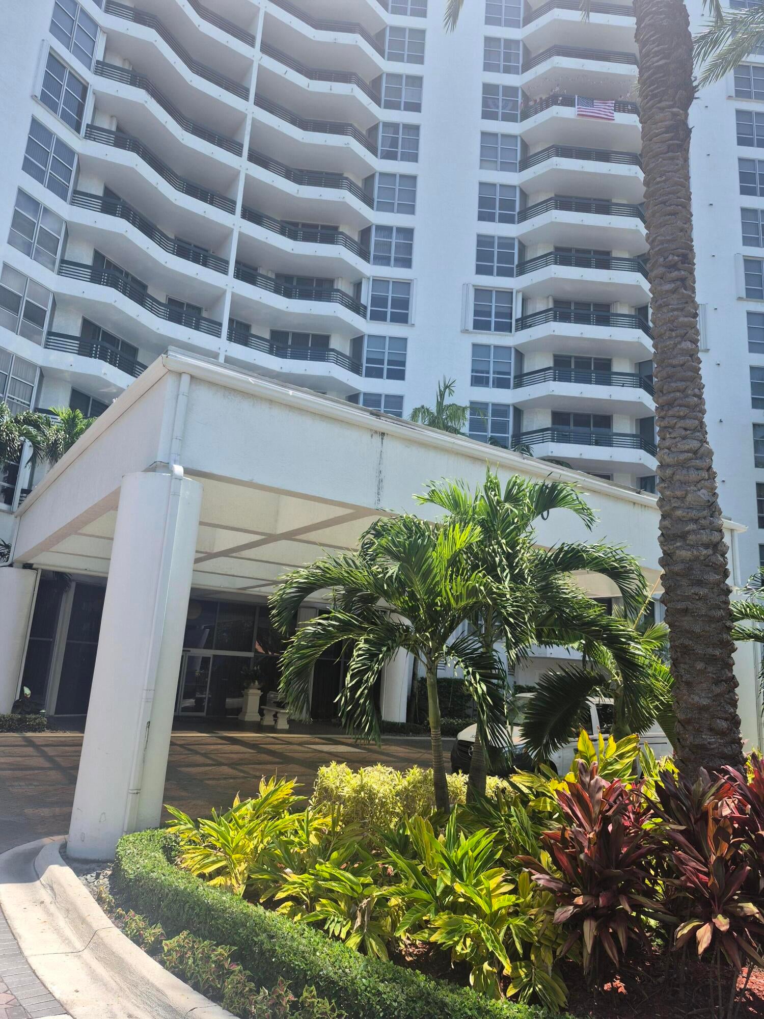 3600 MYSTIC POINTE Drive 1202