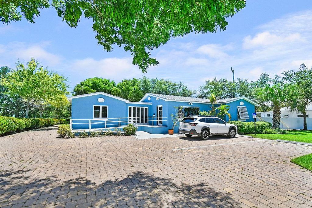 Photo of 908 Sunrise Boulevard, Fort Pierce, FL (MLS # R11020397)