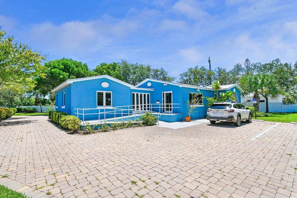 Photo of 908 Sunrise Boulevard, Fort Pierce, FL (MLS # R11020397)
