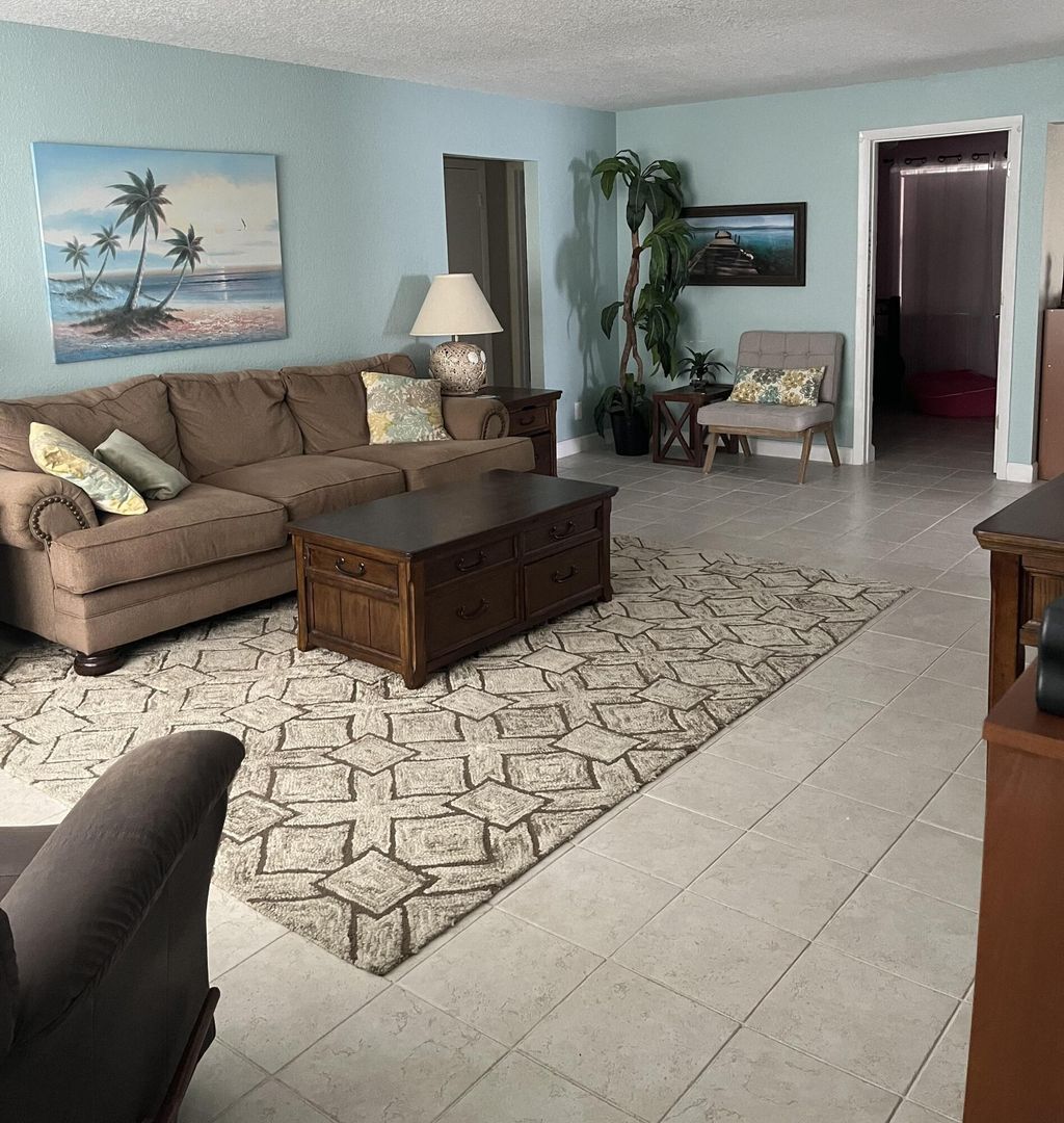 Photo of 1594 SW 14th Avenue, Boynton Beach, FL 33426 (MLS # R11008898)